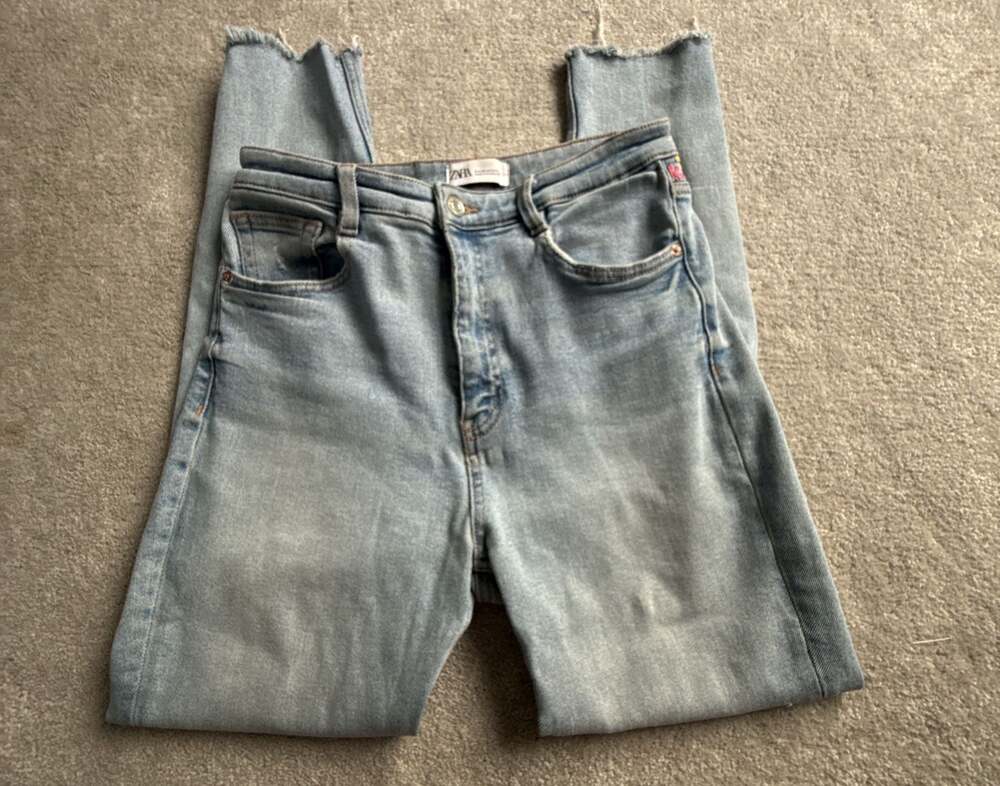 Zara Light Wash Denim Jeans with Floral Embroidery and Raw Hem